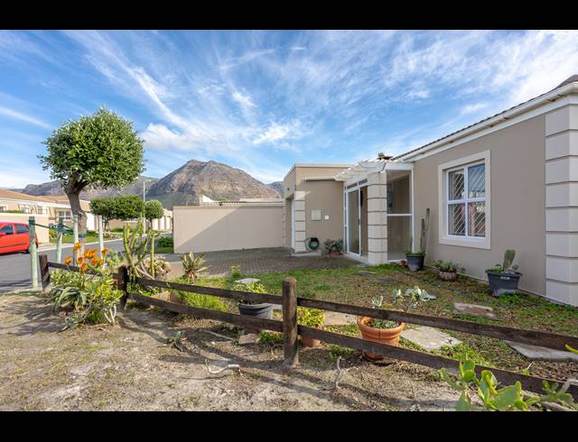 3 BEDROOM FREESTANDING RENTED IN MUIZENBERG